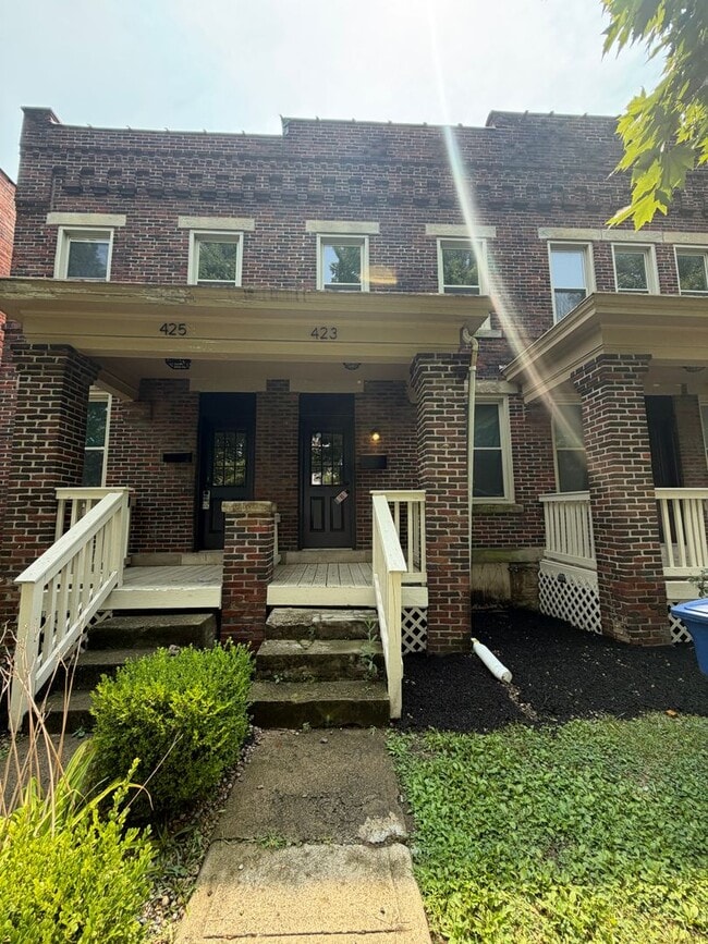 Building Photo - 423 Hanford St