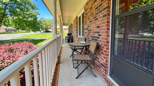 Photo - Country Club Apartments