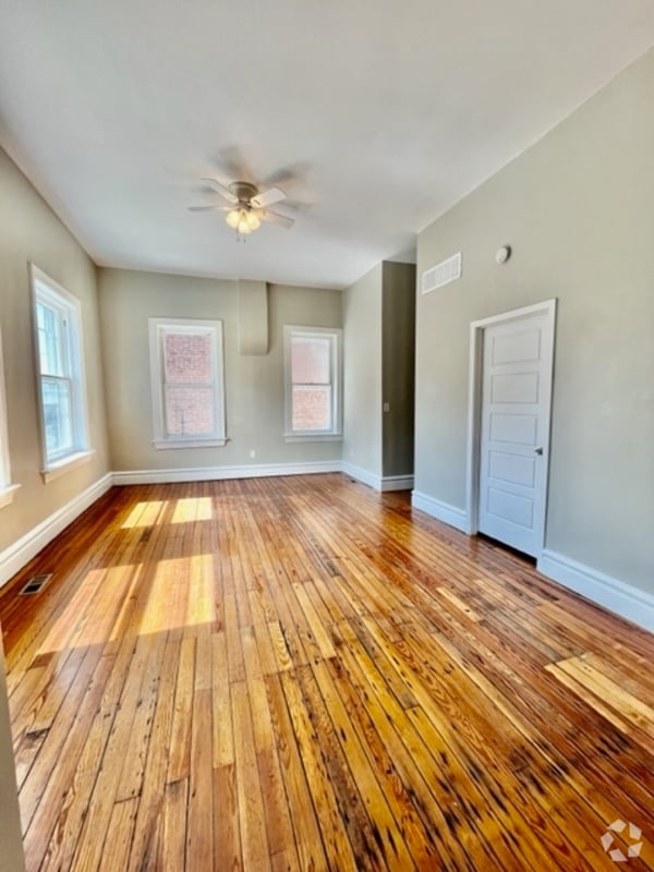 Building Photo - 2807 Miami St Rental