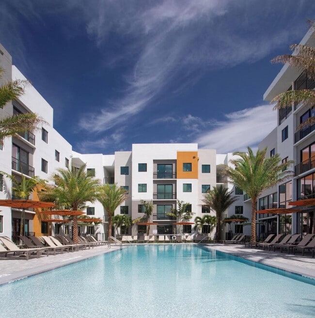 Building Photo - 135 NW 20th St Unit E45-B