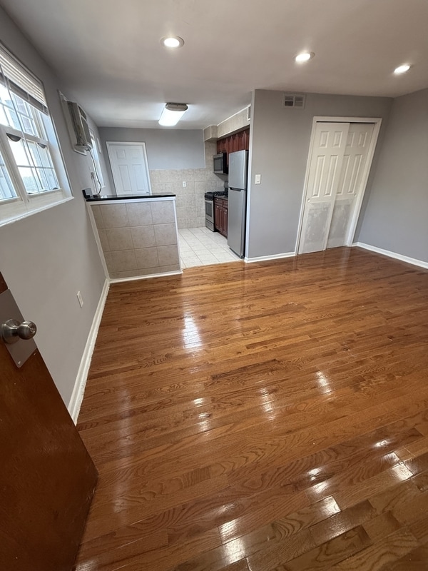 Building Photo - 4132 Longshore Ave Rental