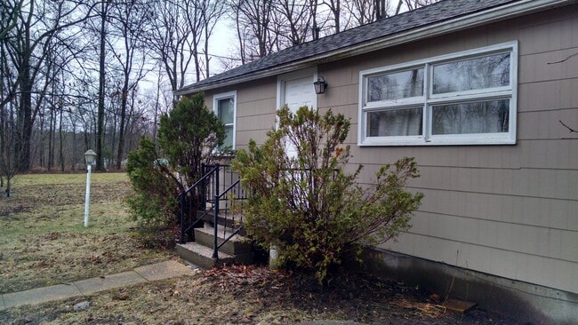 Building Photo - 18 Reynolds Dr