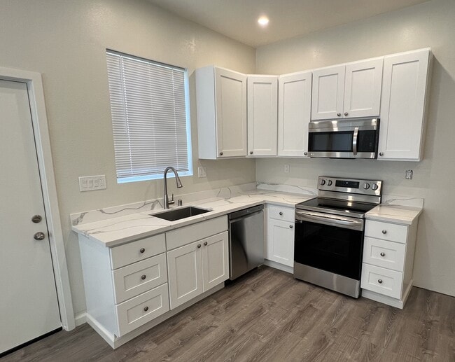 Kitchen - 445 Elm Ave Unit A