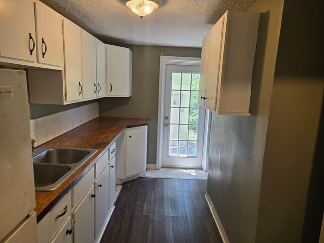Photo - 107 Hollyberry Ln
