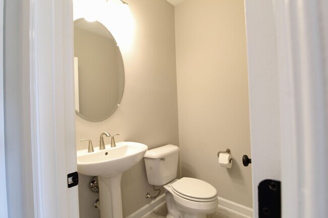 Photo - 3 bedroom town home with a finished basement and garage located in popular Preston Lakes