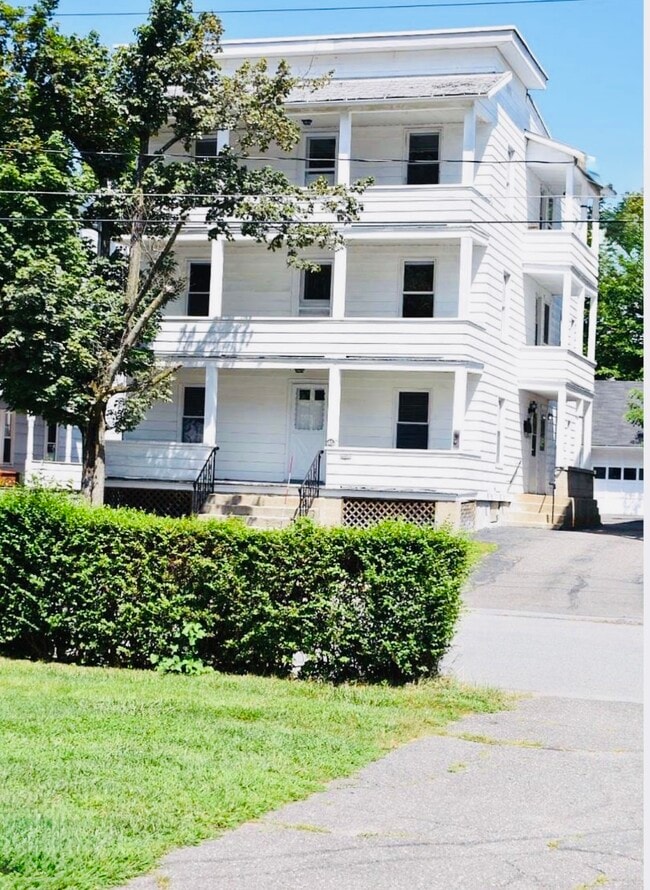 Building Photo - 82 Woodbine St Unit 2nd floor