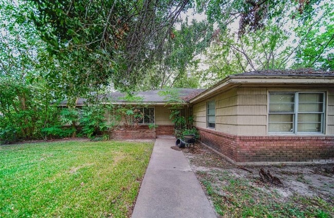 Building Photo - 7018 Alder Dr Rental