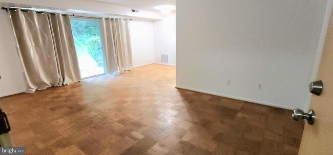 Building Photo - 10028 Fair Wds Dr Unit 232