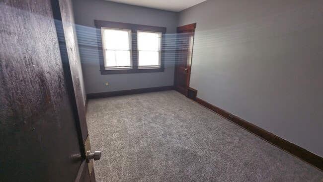 Photo - 757 Erie St S