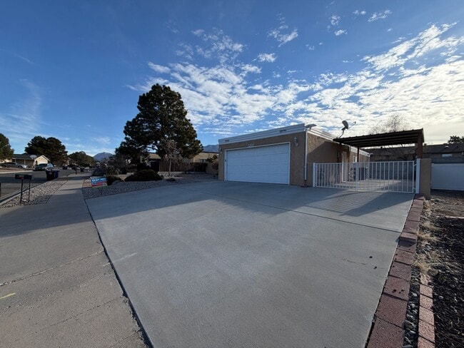 Photo - 3 Bedroom Single Story Home Available Near Academy Rd NW & Ventura St NE!