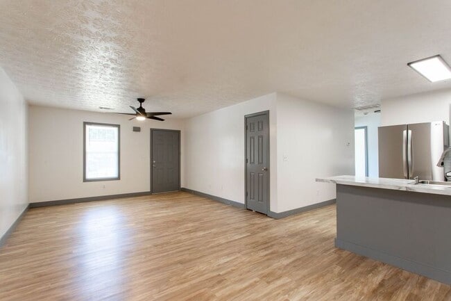 Photo - 605 Baron Dr