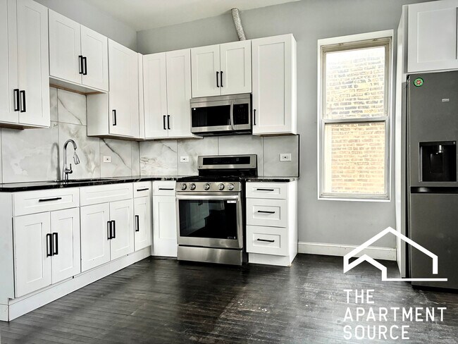 Photo - 3539 W Grenshaw St Unit 2