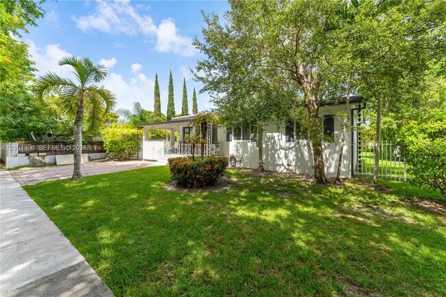 Photo - 2031 SW 66th Ave