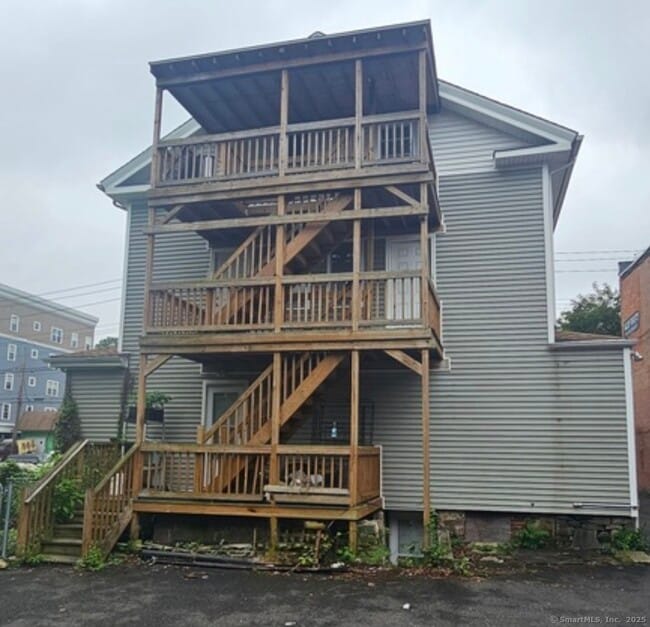 Building Photo - 539 Howe Ave Unit 2B