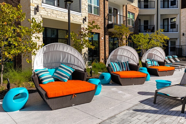 Poolside Tanning Shelf & Sun Deck