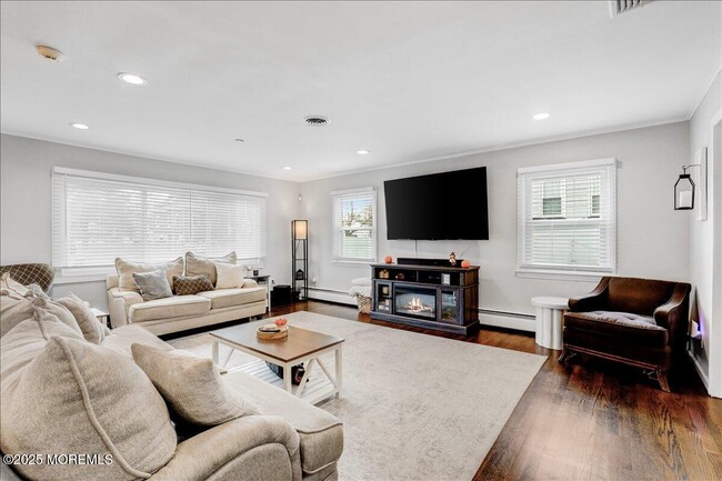 Photo - 144 Lower Main St House