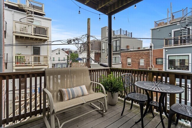 Building Photo - 41 Swallow St Unit 2 Rental