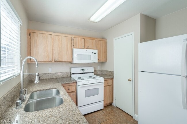 Building Photo - 3130 Meadow Flower Ave