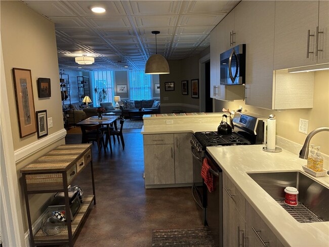 Photo - 136 E State St