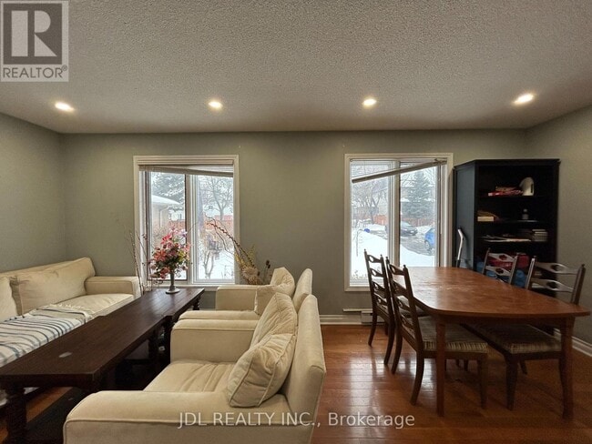 Photo - 110 Robinson St