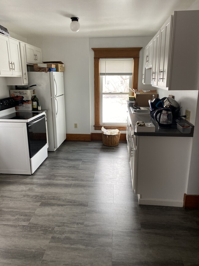 Kitchen - 112 Franklin Ave