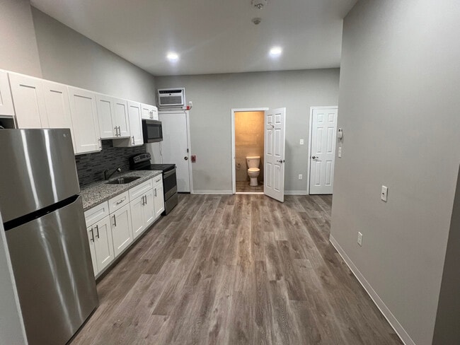 Photo - 7038 Woodland Ave