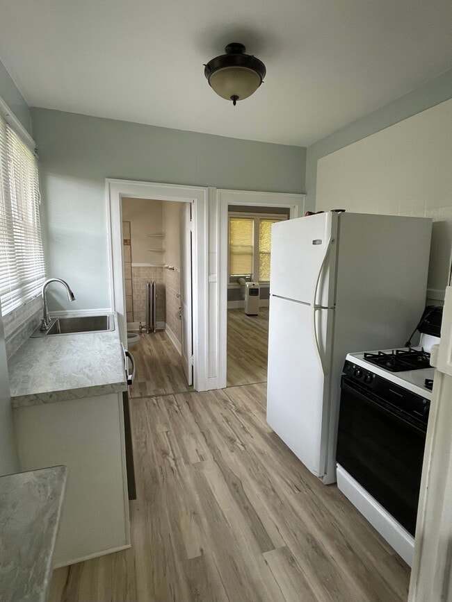 Photo - 701 Collingwood St