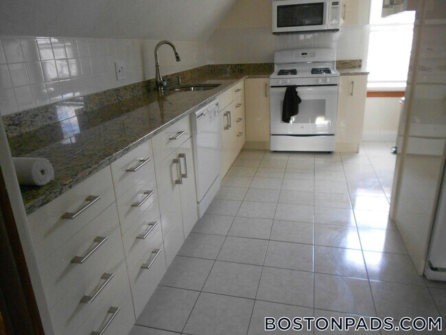 Photo - 65 Fairbanks St Unidad 2