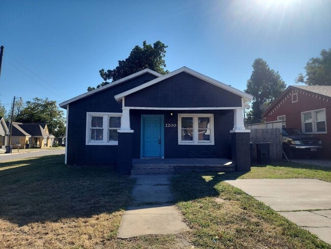 Building Photo - 2 bedroom 1 bathroom home