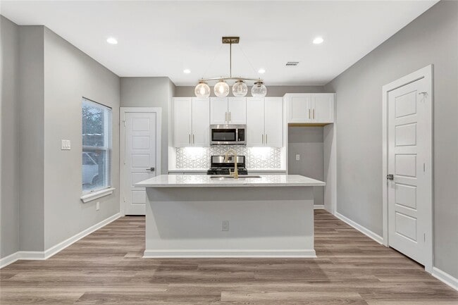 Photo - 6824 Dumble St