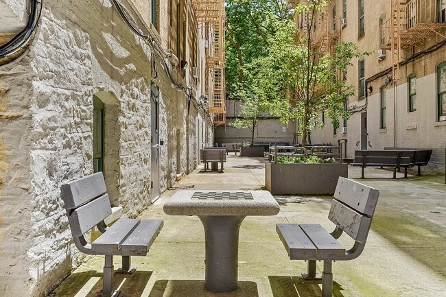 Photo - 235 W 63rd St Unidad 6C