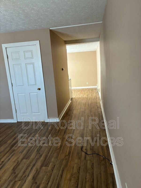 Photo - 829 Maple Ave