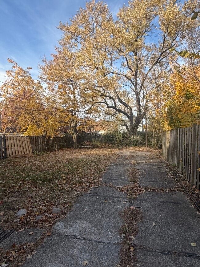 Photo - 12705 Holborn Ave