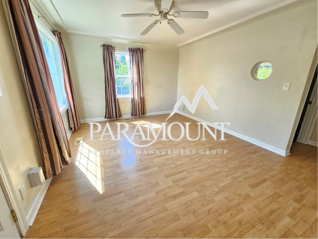 Photo - Vintage Charm in a Prime Bremerton Location!