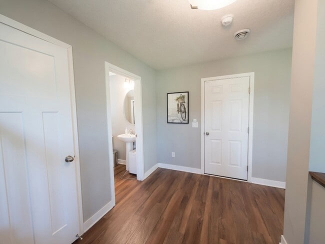 Photo - Pristine 3bed 3bath Townhome in Woodbury!