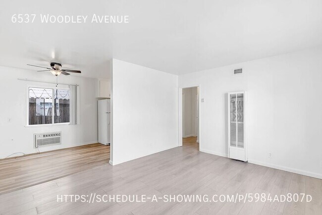 Photo - 6537 Woodley Ave