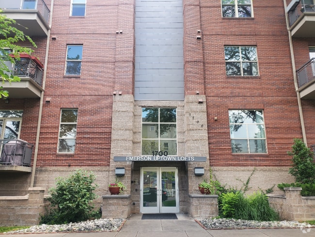 Building Photo - 1700 Emerson St Rental
