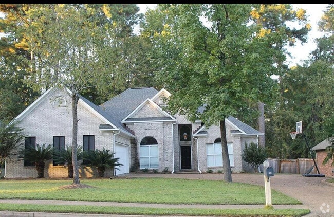 Building Photo - 221 Pine Knoll Dr Rental