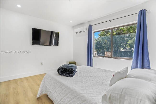 Photo - 1040 NW 35th St Unidad 1040