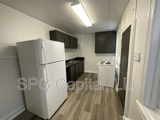 Photo - 141 E Maple St