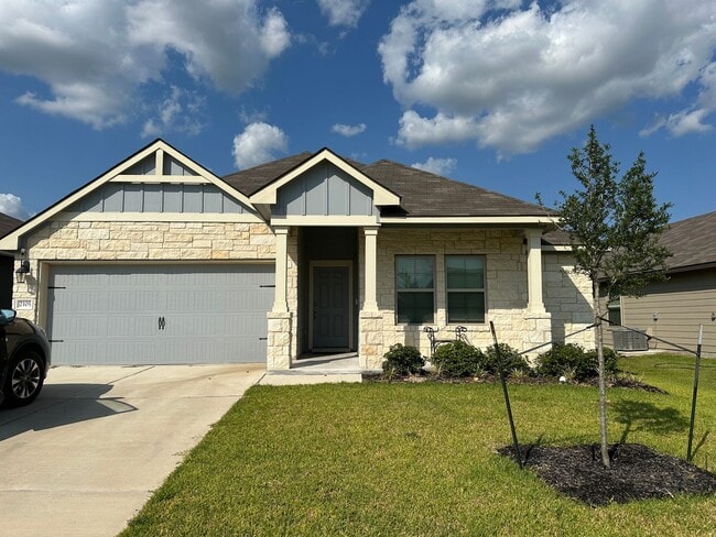Building Photo - JULY MOVE IN! Spacious 3 bedroom 2 bathroom Home