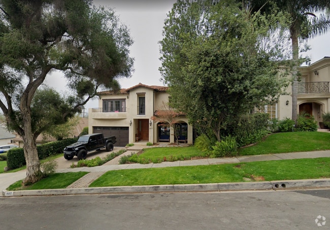 Building Photo - GORGEOUS 7 BED 6.5 BATH FOR LEASE IN BEVER... Rental