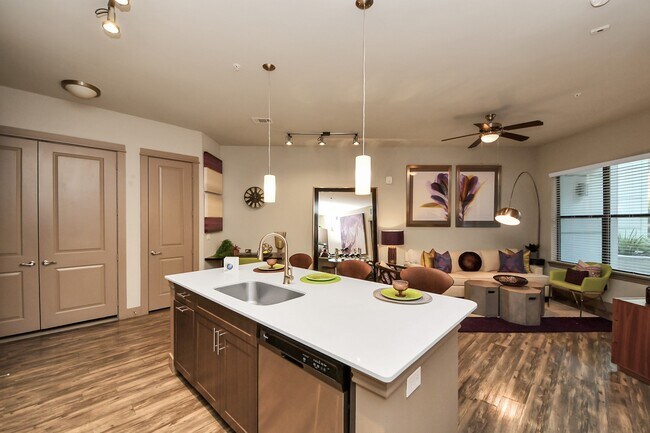 Photo - 5454 Washington Ave