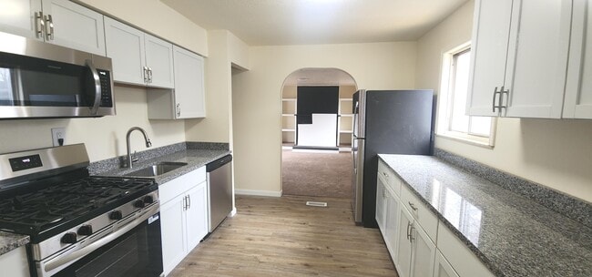 Photo - 952 Hunter Ave