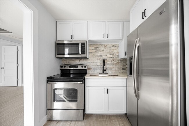 Building Photo - 3229 Holman St Unit 4