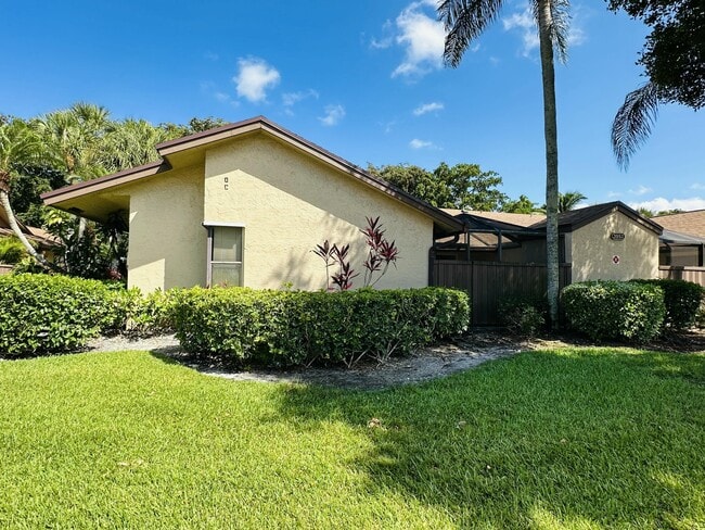 Building Photo - 3953 Cocoplum Cir