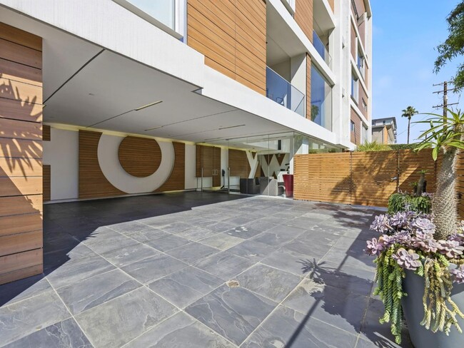 Photo - 6735 Yucca St