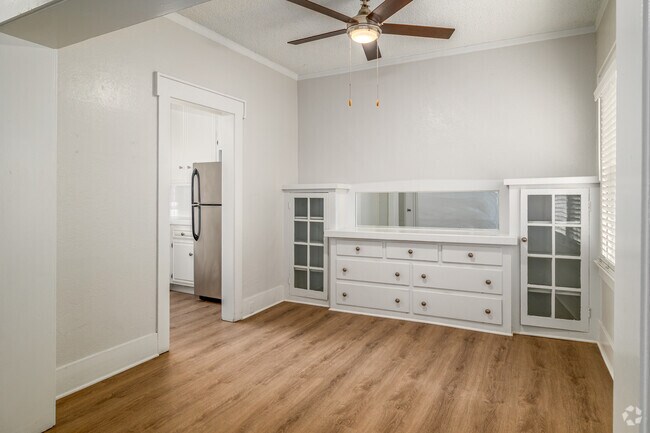 2BR, 1BA - 900SF - Dining Room
