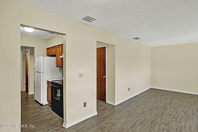 Photo - 475 Crabapple Ct Unit D