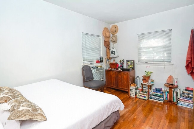 Building Photo - 231 W 256th St Unit Floor1